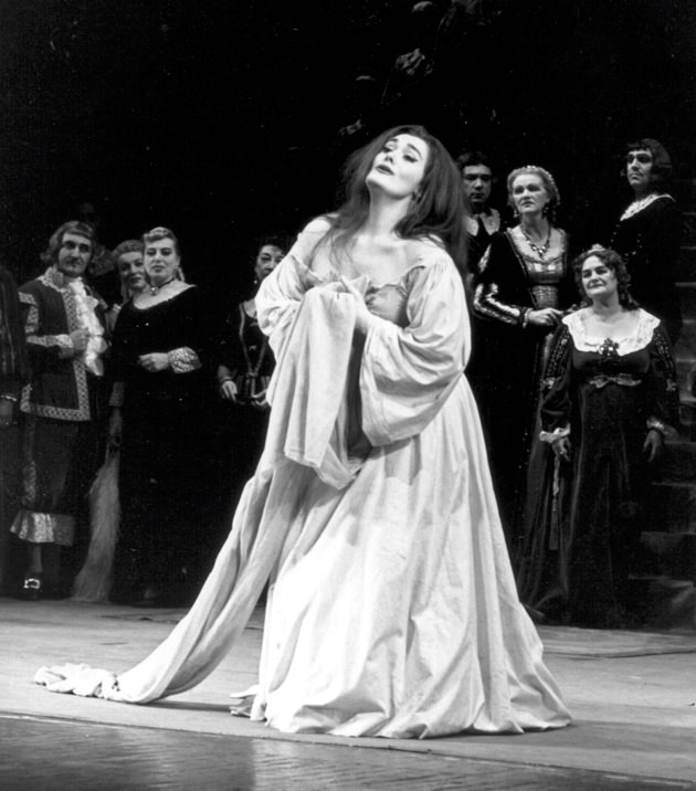 Joan Sutherland in Lucia.jpg