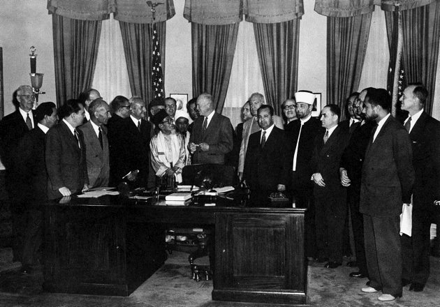 Eisenhower meeting, 1953.jpg