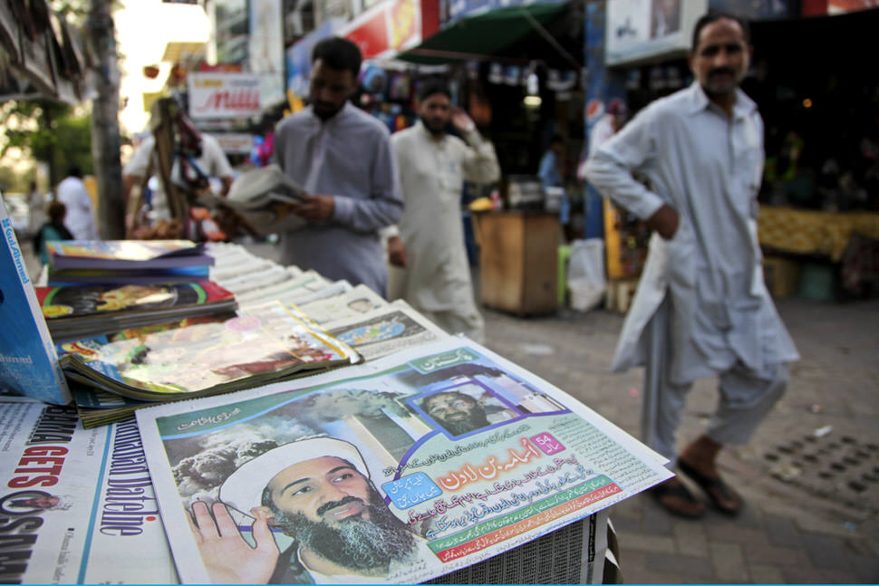 Islamabad newspaper stall.jpg
