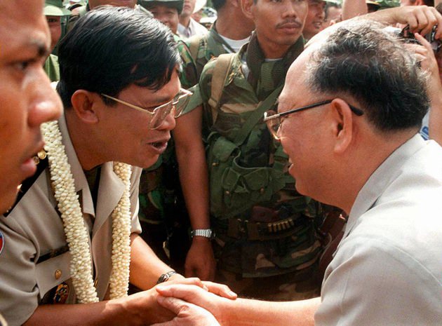 Hun Sen and Ieng Sary.jpg