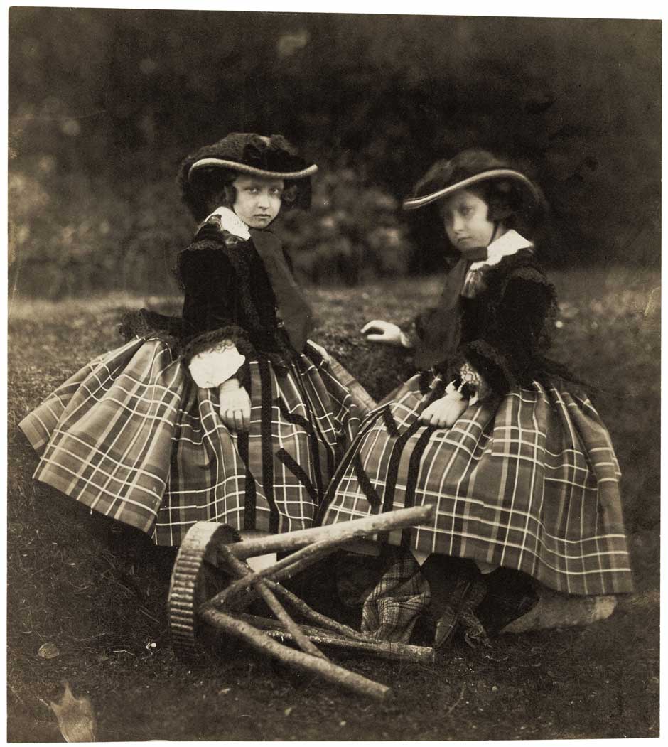 Roger Fenton: Princesses Helena and Louise, 1856.jpg