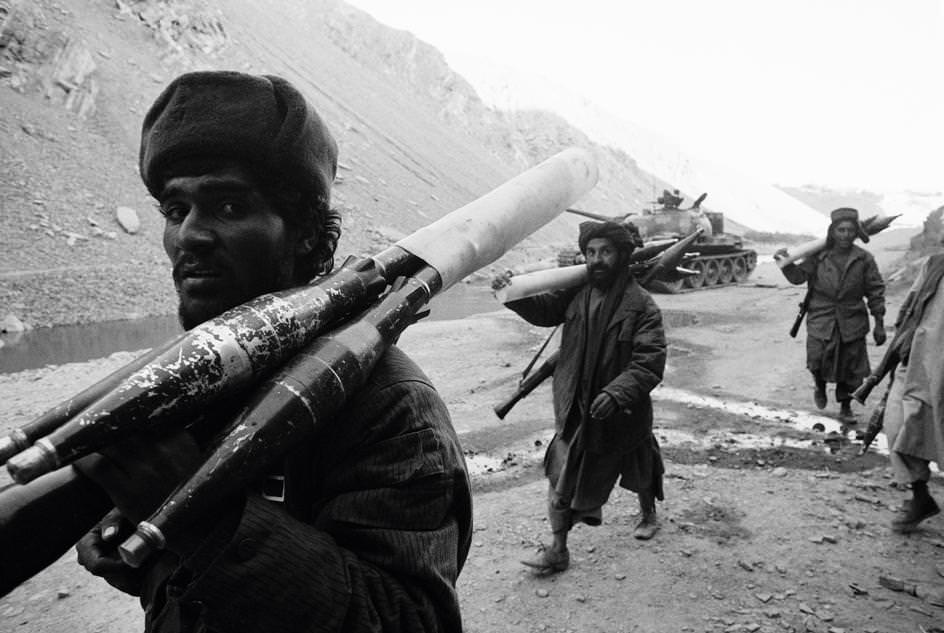 Taliban fighters, 1996.jpg