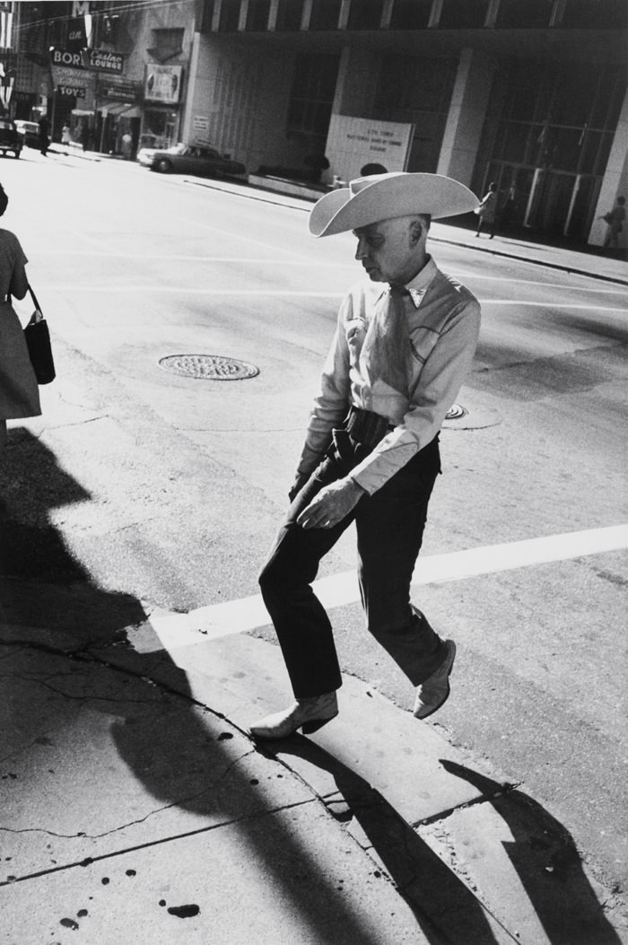 Garry Winogrand: Dallas, 1964.jpg