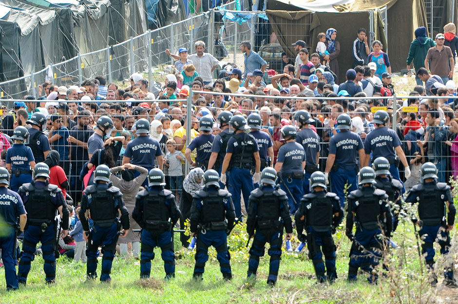 migrant reception Hungary.jpg