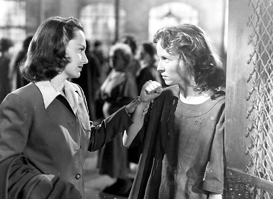 Olivia de Havilland and Betsy Blair as inmates at a mental hospital in The Snake Pit, 1948
