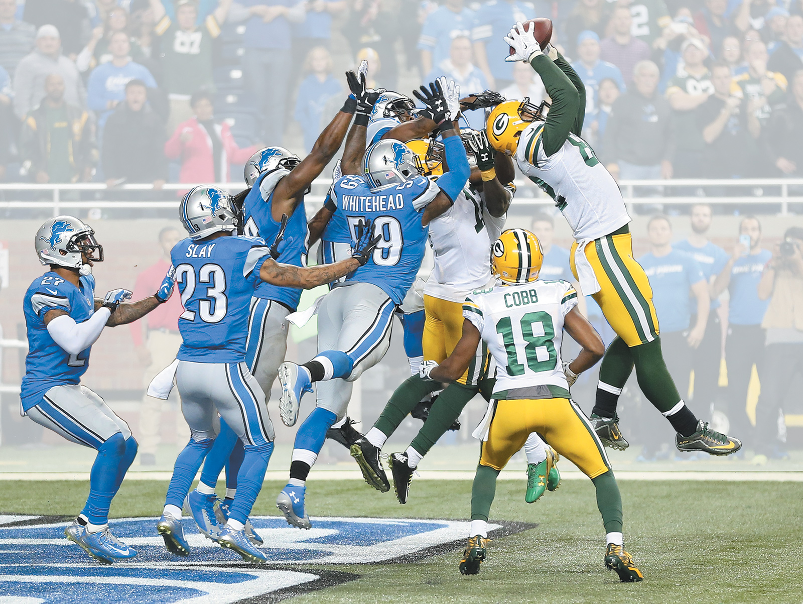 Richard Rodgers of the Green Bay Packers catching Aaron Rodgers’s seventy-yard pass to win the game against the Detroit Lions, December 3, 2015
