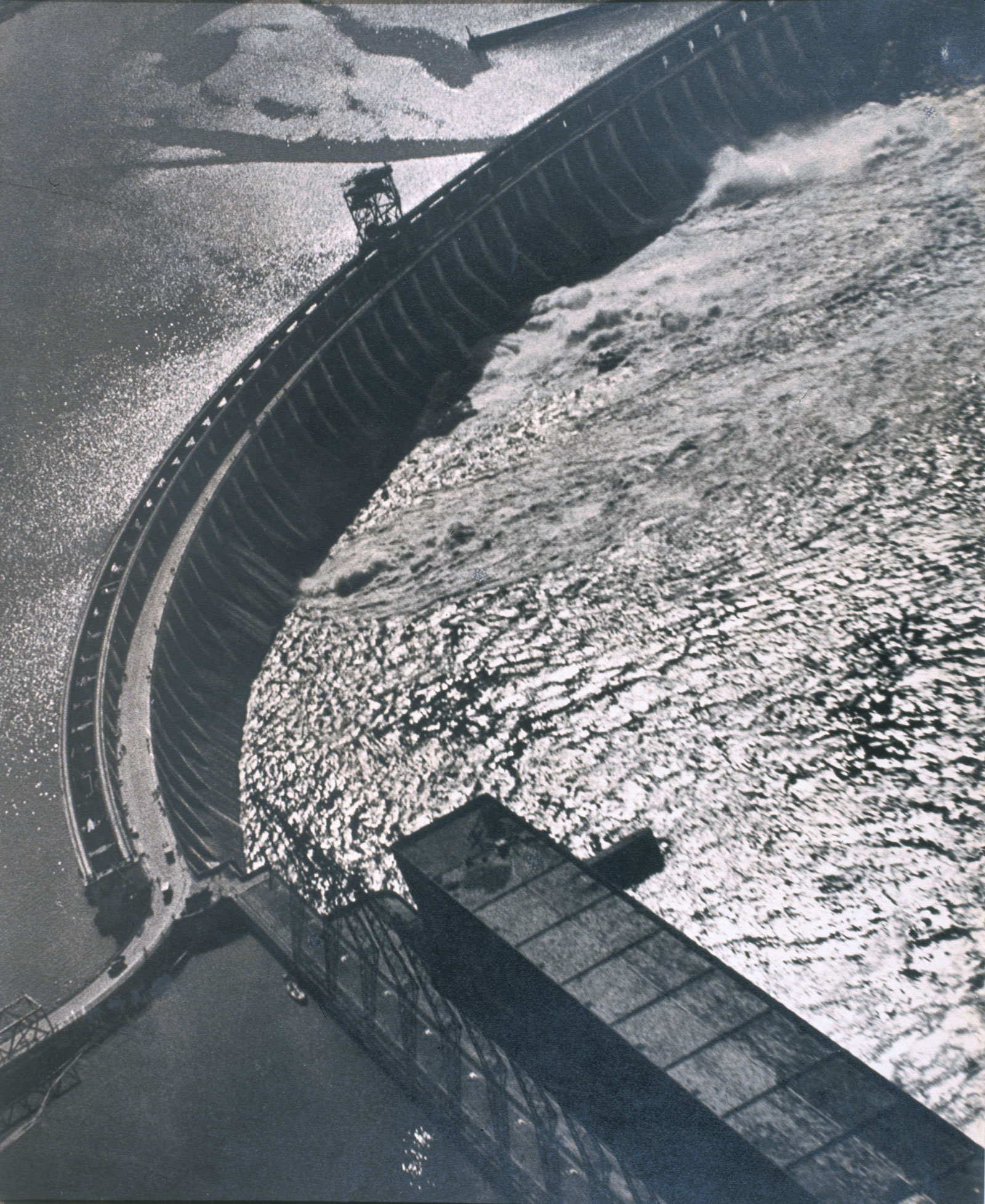 Georgy Petrusov: Dnepr Hydroelectric Dam, 1934–35