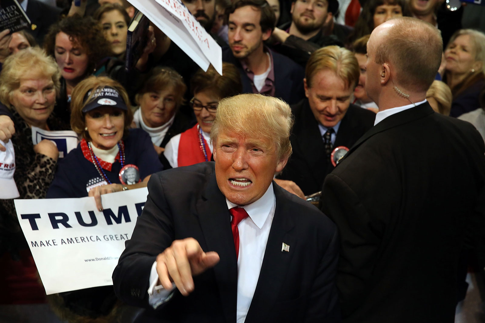 Donald Trump with supporters in Biloxi, Mississippi, January 2, 2016