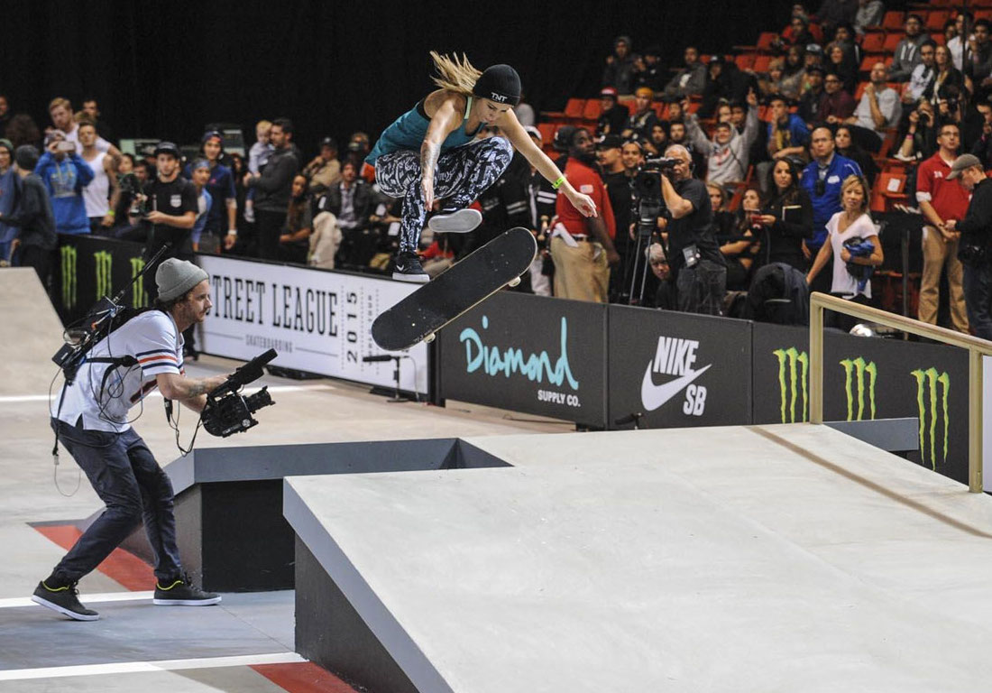Leticia Bufoni competing in the women's Street League series, Chicago, 2016
