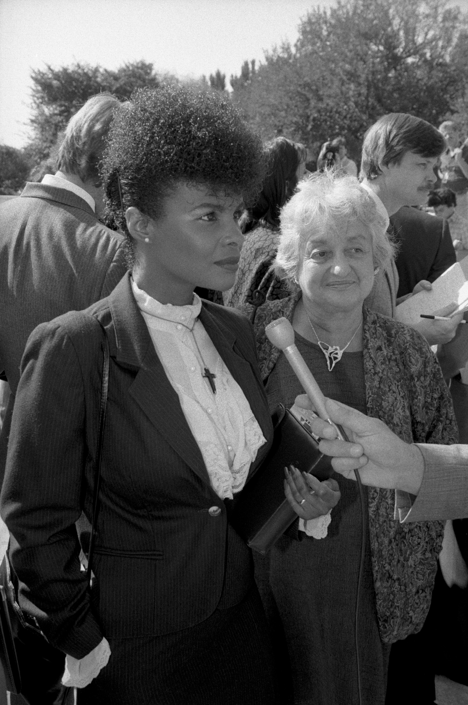 Lillian Garland, who lost her job as a receptionist at California Federal Savings and Loan in Los Angeles while she was on maternity leave, with Betty Friedan at the Supreme Court during arguments in her case, October 1986
