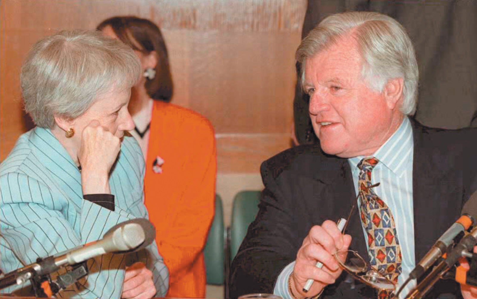 Ted Kennedy with Republican senator Nancy Kassebaum of Kansas at a meeting of the Senate Labor and Human Resources Committee, Washington, D.C., May 1995