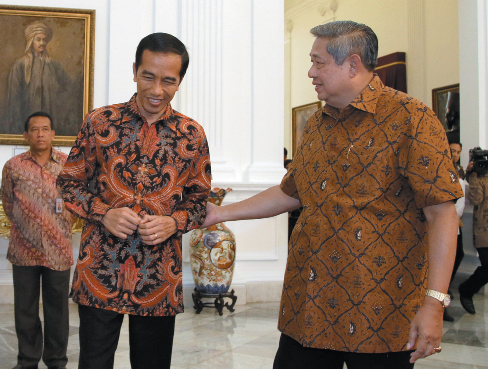 Indonesian President-Elect Joko Widodo (left) receiving a tour of the presidential palace from President Susilo Bambang Yudhoyono the day before Widodo’s inauguration, Jakarta, October 2014