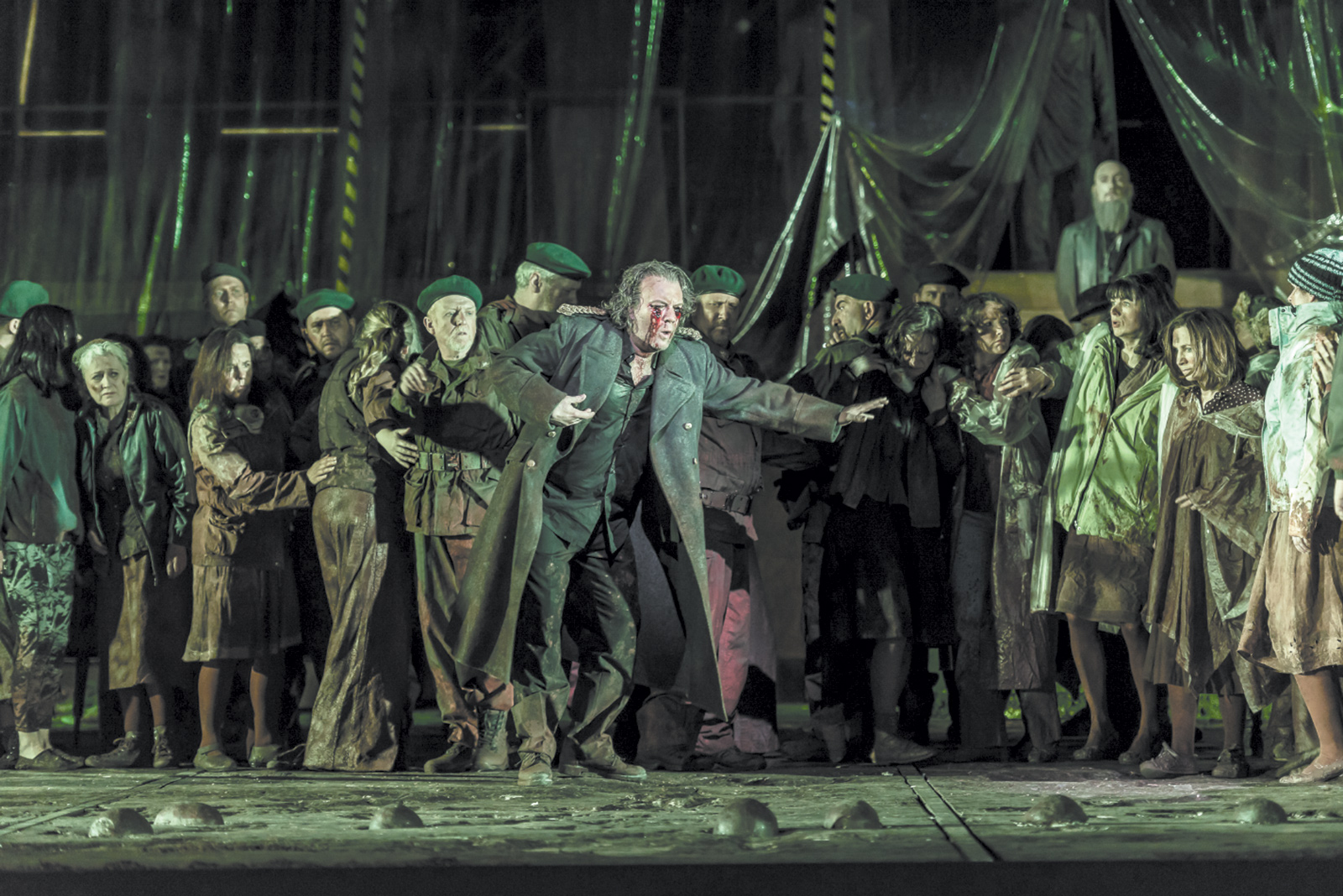 Johan Reuter as Oedipe with members of the Royal Opera Chorus in Oedipe