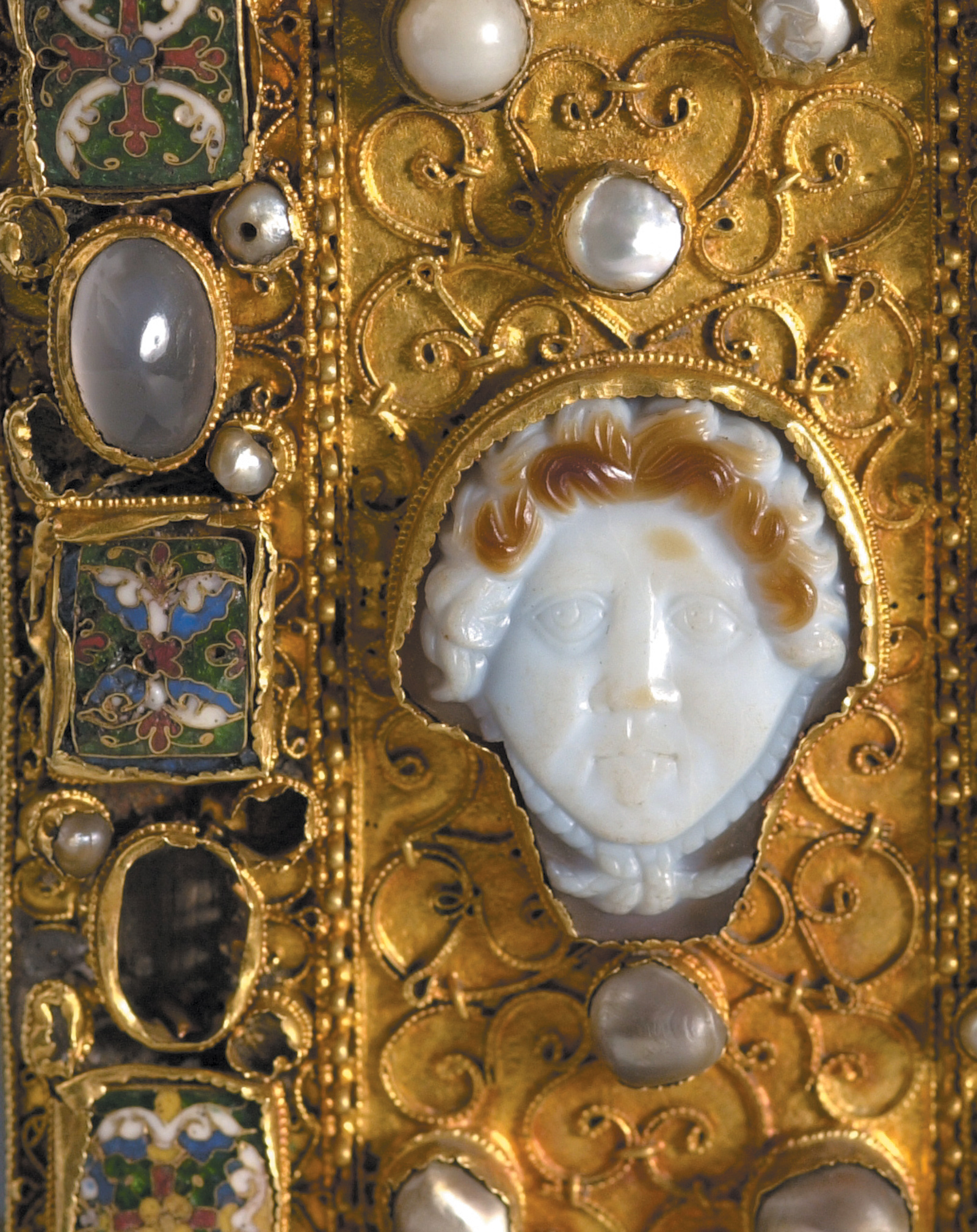 An onyx head of Medusa from a jeweled cross, circa 900–1050, from the Essen Cathedral Treasury
