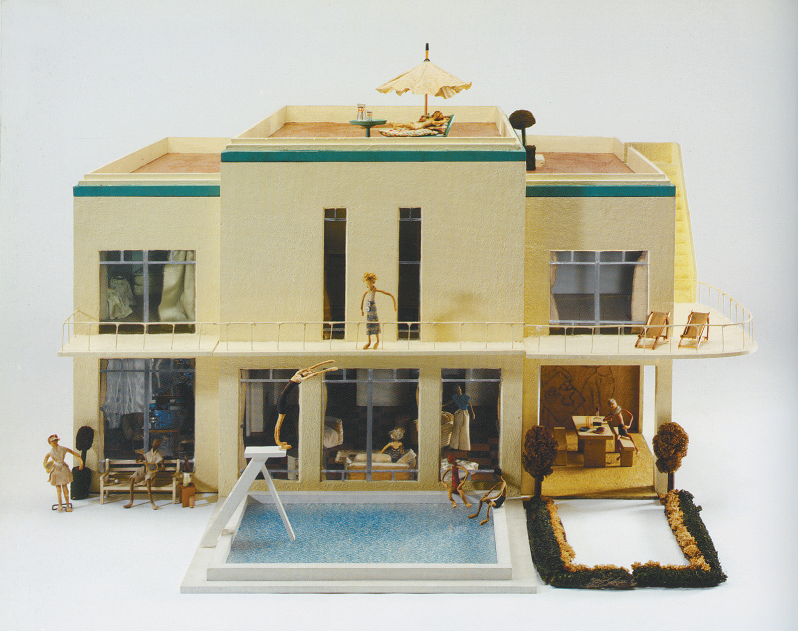 Whiteladies House, designed by Moray Thomas and built by William Purse, 1935; from the ‘Small Stories’ exhibition. ‘With a swimming pool, cocktail bar, and murals by the Futurist painter Claude Flight,’ Patricia Storace writes, this dollhouse ‘evokes Noël Coward’s songs in praise of madcap pranks and improvised parties, and Evelyn Waugh’s Bright Young Things.’
