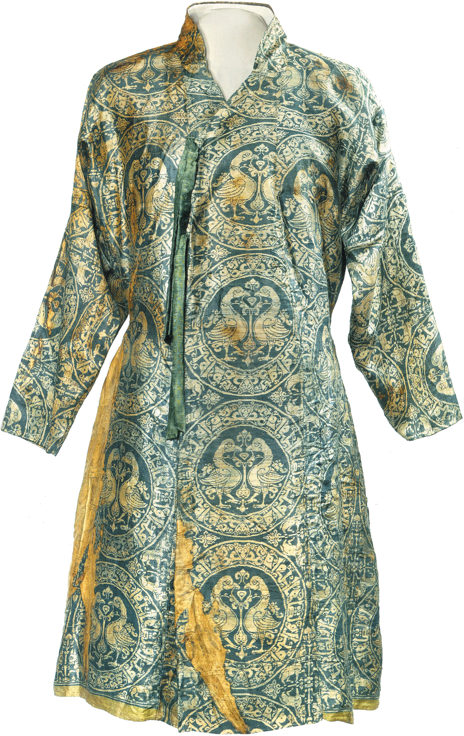 A silk robe with ‘Glory, prosperity, and victory’ written in Arabic around each pair of birds, Iran, eleventh­–twelfth century