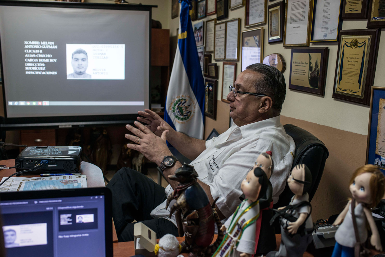 Mayor Mauricio Vilanova, showing pictures of suspected local gang members, San José Guayabal, El Salvador, August 21, 2016