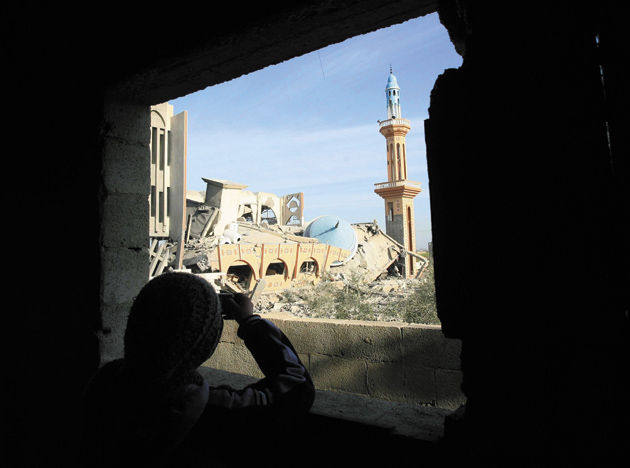 A Palestinian looking at the ruins of the al-Fadilah mosque, destroyed during an Israeli air strike on Rafah, in southern Gaza, January 11, 2009
