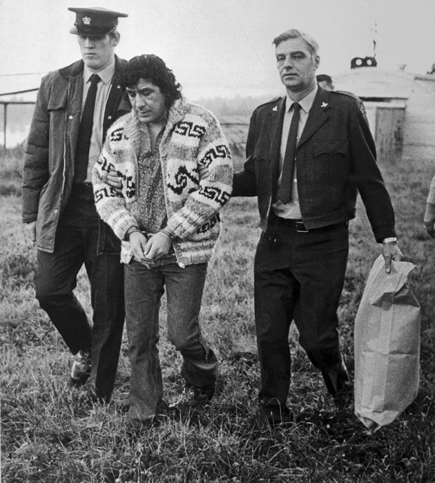 Leonard Peltier being extradited from Canada to the US in December 1976
