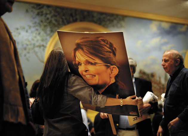 Tania Ashe, a member of Team Sarah from Orlando, Florida, carrying a poster of Sarah Palin at the National Tea Party Convention in Nashville, Tennessee, February 4, 2010

