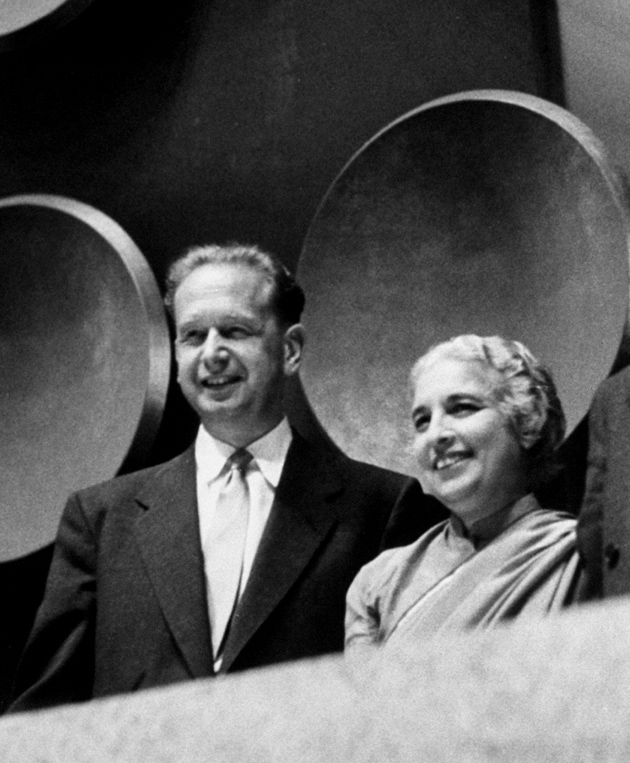 UN Secretary-General Dag Hammarskjöld and General Assembly President Vijaya Lakshmi Pandit at a meeting of the assembly, September 1953
