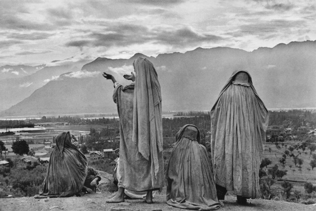 Srinagar, Kashmir, 1948; photograph by Henri Cartier-Bresson
