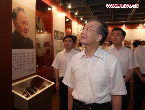 Chinese Premier Wen Jiabao visiting an exhibition about Deng Xiaoping in Shenzhen, China, August 21, 2010
