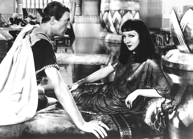 Warren William, as Julius Caesar, and Claudette Colbert in Cleopatra, 1934