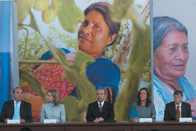 Bill and Melinda Gates, right, with Mexican billionaire Carlos Slim, Princess Cristina of Spain, and Mexican President Felipe Calderón at the announcement in Mexico City of the 2015 Meso-American Health Initiative, which aims to reduce malaria and other health problems in Mexico and Central America, June 2010
