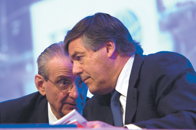 William Rhodes, senior vice-chairman of Citigroup, with Josef Ackermann, chairman of Deutsche Bank, at the Institute of International Finance spring membership meeting, Beijing, June 2009
