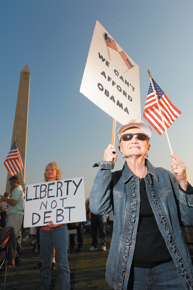 Tea Party supporters at the Washington Monument, April 15, 2010
