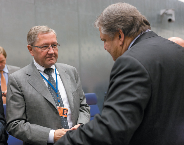 Klaus Regling, head of the European Financial Stability Facility, and Evangelos Venizelos, Greece’s finance minister, during a meeting of eurozone ministers in Luxembourg, October 3, 2011
