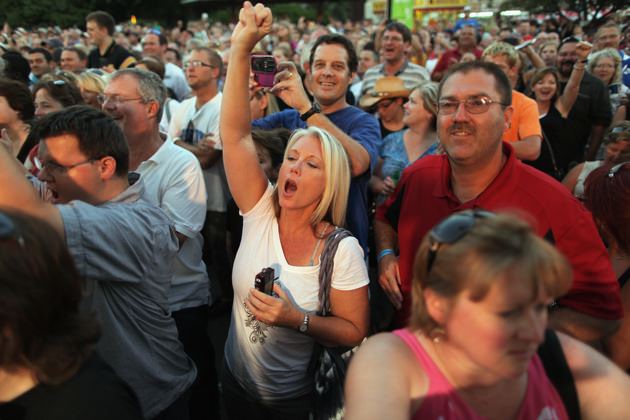 Fairgoers cheer for Sarah Palin while she appears on the Sean Hannity Show at the Iowa State Fair, August 12, 2011