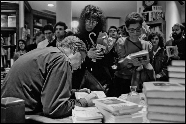 Raymond Carver signing books, New York City, 1988