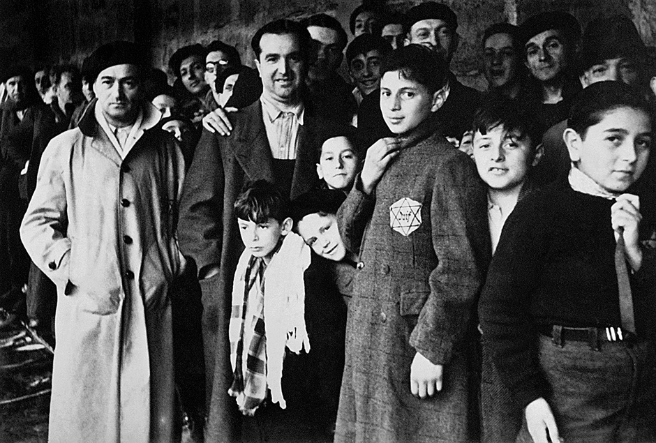 Jewish deportees at the Drancy transit camp outside Paris, 1942