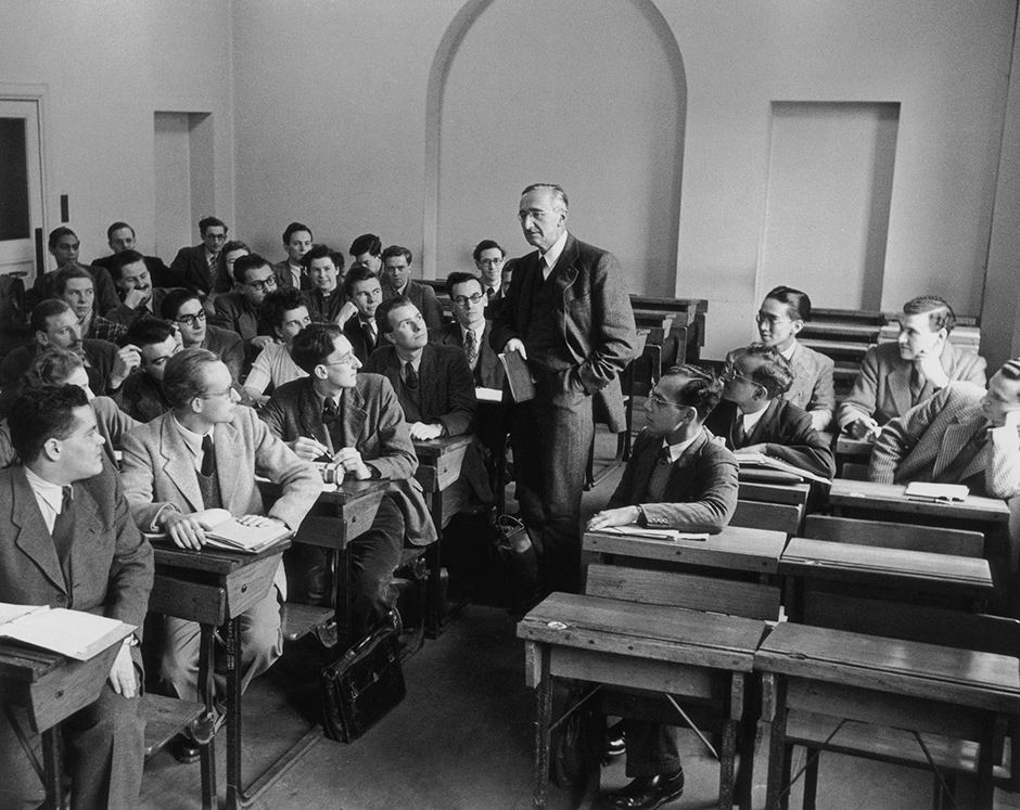 Friedrich Hayek with a class at the London School of Economics, 1948