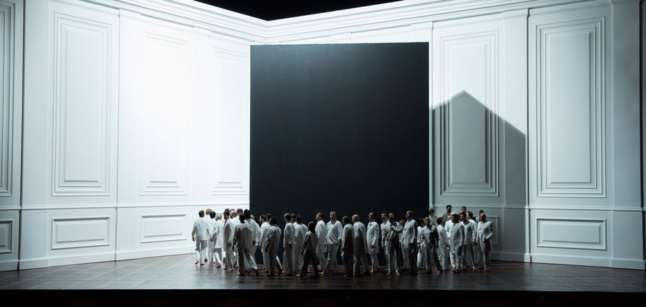The chorus in Claus Guth's Fidelio, Salzburg Festival, 2015 