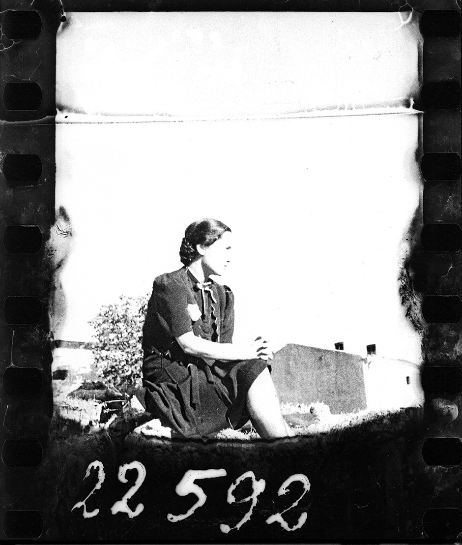 A woman in the Jewish ghetto of Lodz, Poland, 1940–1944; from Memory Unearthed: The Lodz Ghetto Photographs of Henryk Ross, edited by Maia-Mari Sutnik, published by the Art Gallery of Ontario, and distributed by Yale University Press