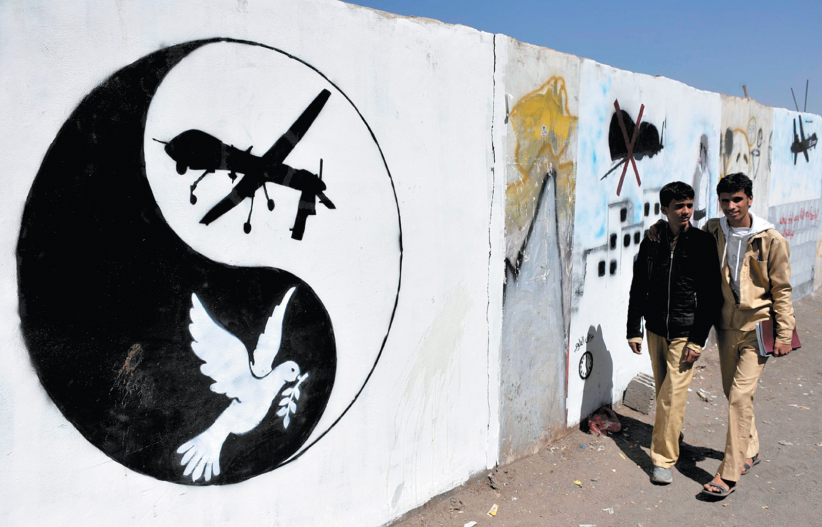 Anti-drone graffiti in Sanaa, Yemen, November 2013