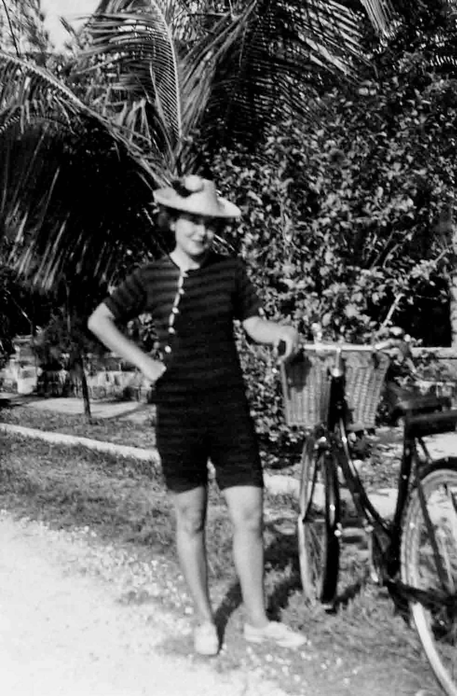 Elizabeth Bishop in Key West, Florida; undated photograph by Lloyd Frankenberg from Elizabeth Bishop: Objects and Apparitions, the catalog of an exhibition celebrating Bishop’s centenary, published by the Tibor de Nagy Gallery in 2011