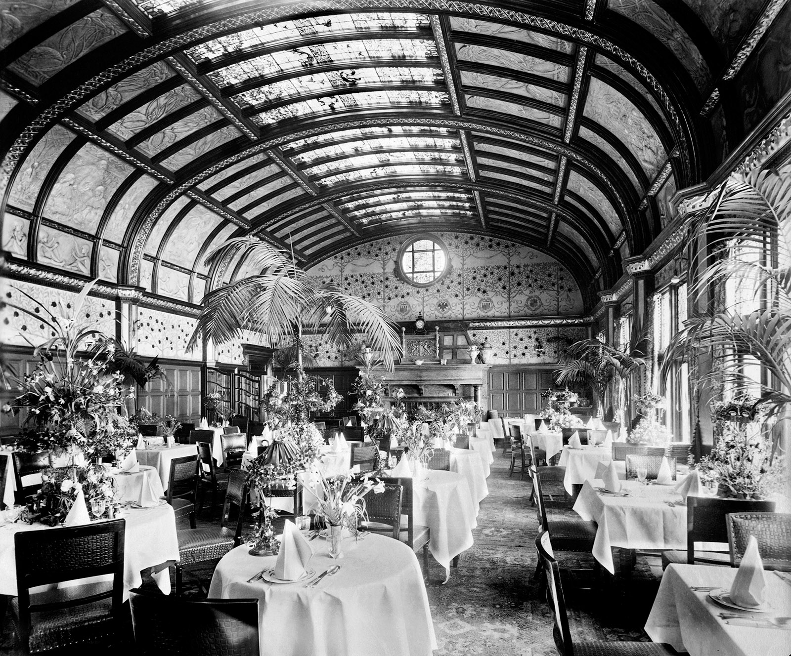 The dining room of the Savoy Hotel, London, circa 1898