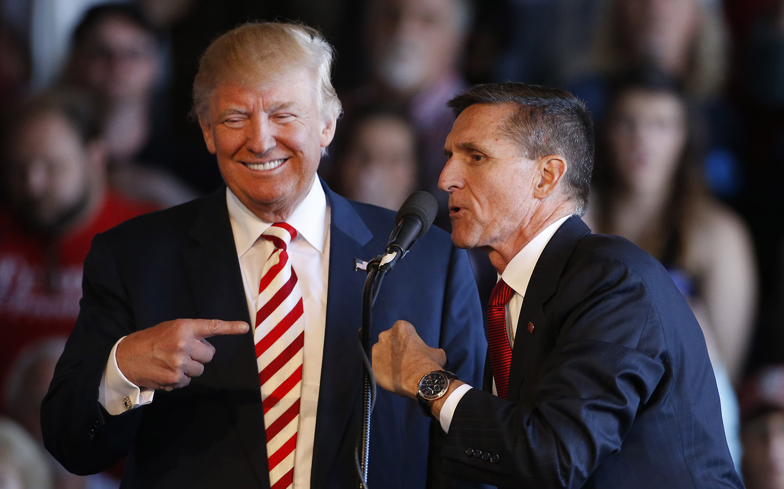 Donald Trump with Lt. Gen. Michael Flynn at a presidential campaign stop in Grand Junction, Colorado, October 18, 2016