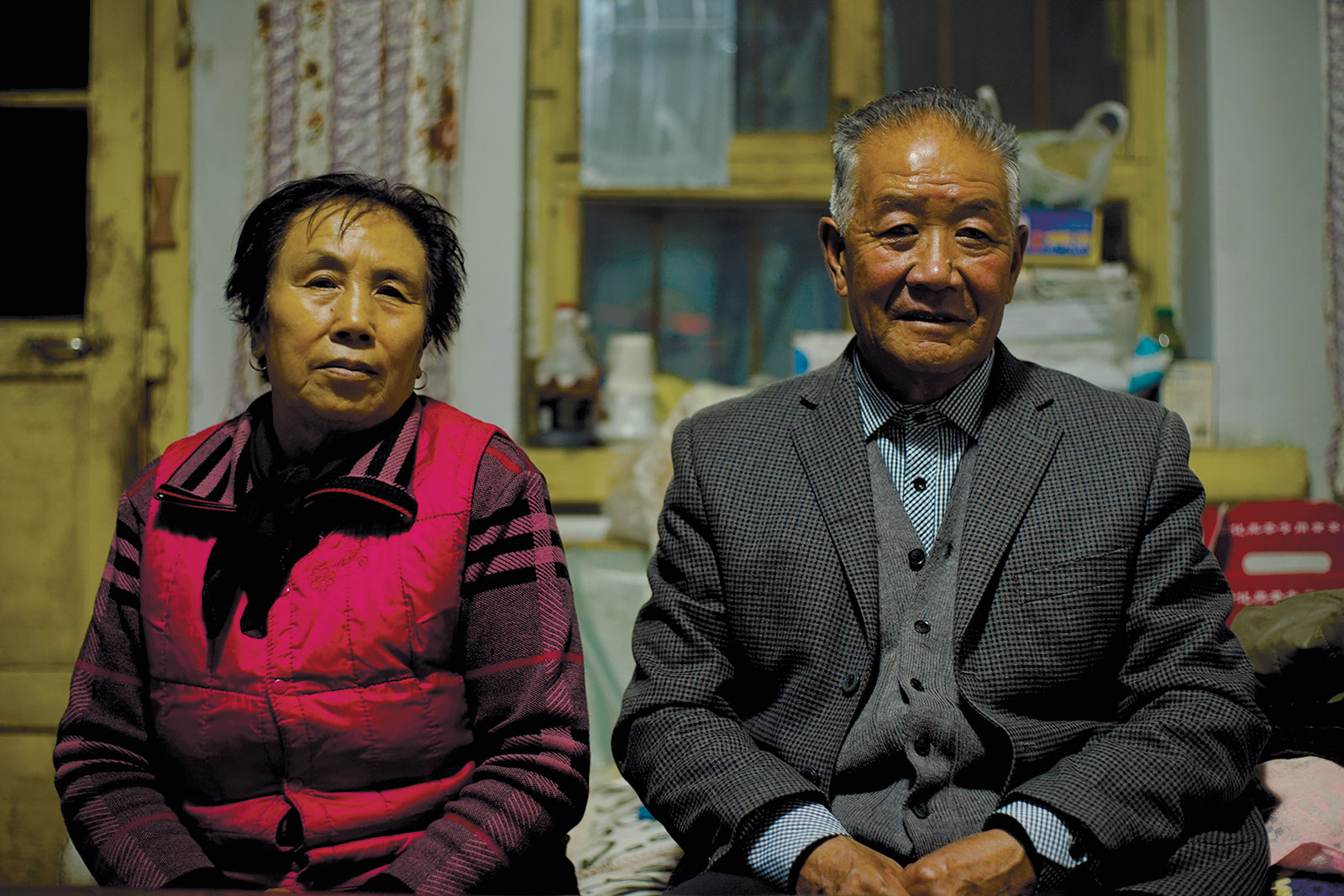 Cao Zonghua, a survivor of the Anxi-Shigong camp, with his wife in Wang Bing’s Dead Souls