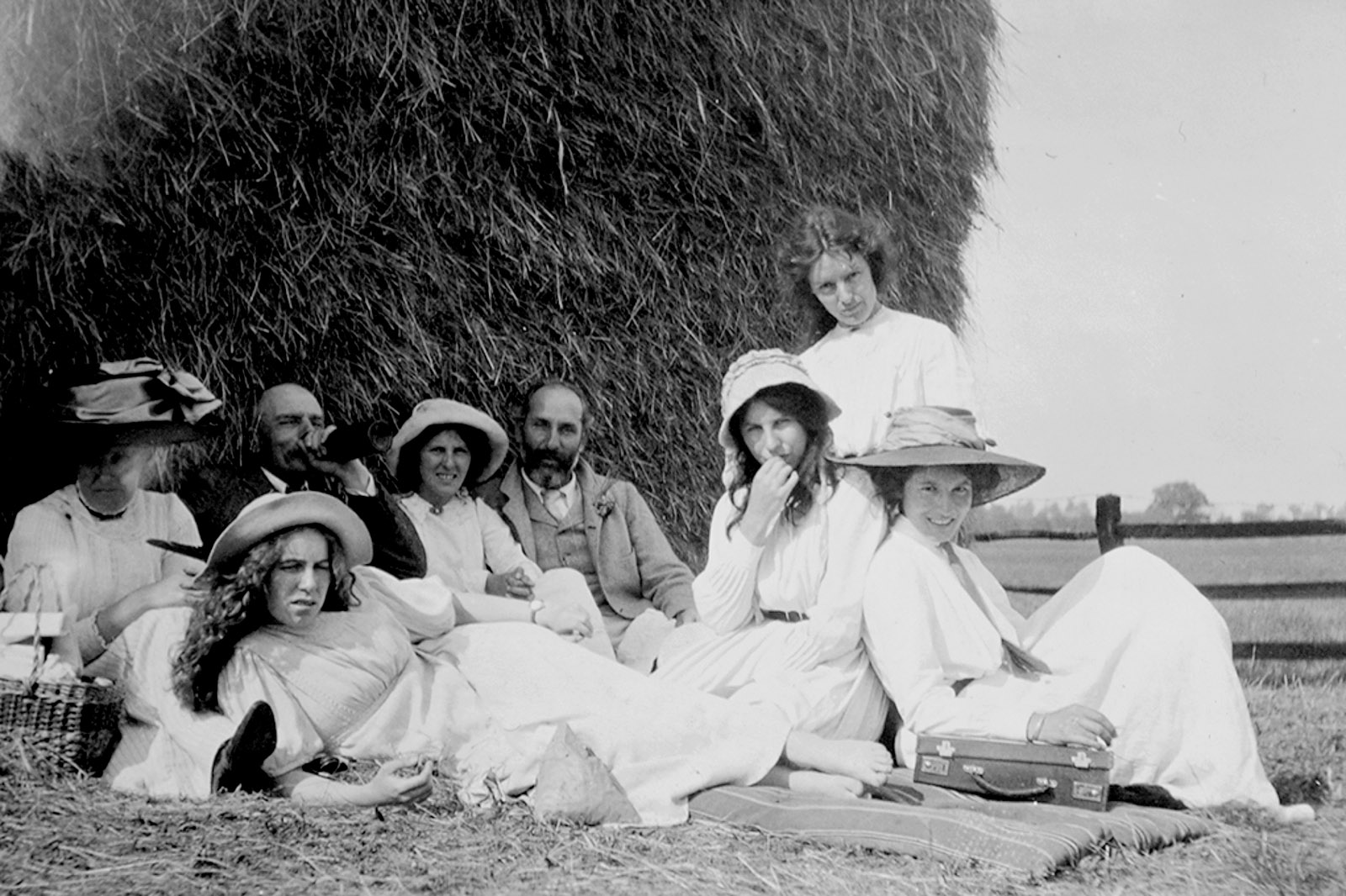 From back center to right, Daphne, Sydney, Noel, Margery, and Brynhild Olivier at a picnic, Hampshire, 1910