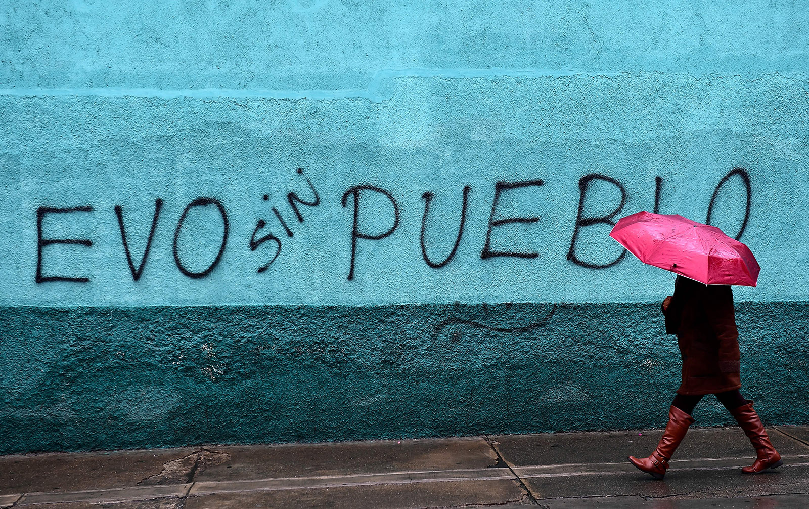 Graffiti reading “Evo without the people,” following the resignation of of Bolivian President Evo Morales after a disputed election result in October, La Paz, Bolivia, November 11, 2019