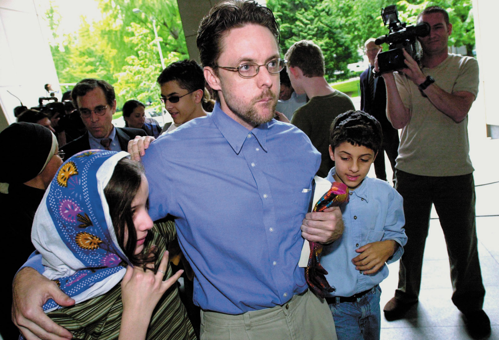 Brandon Mayfield and his children outside a federal courthouse after his release from custody, Portland, Oregon, May 2004. Mayfield was arrested after fingerprints on a bag found near the site of the 2004 Madrid bombings were mistakenly identified as his.