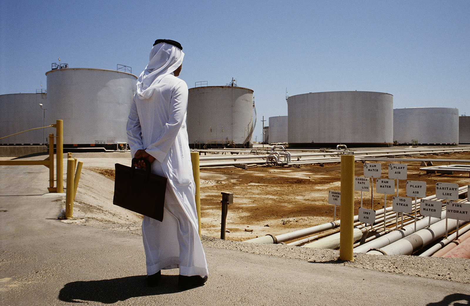 A view of the Aramco oil refinery in Saudi Arabia, 1990