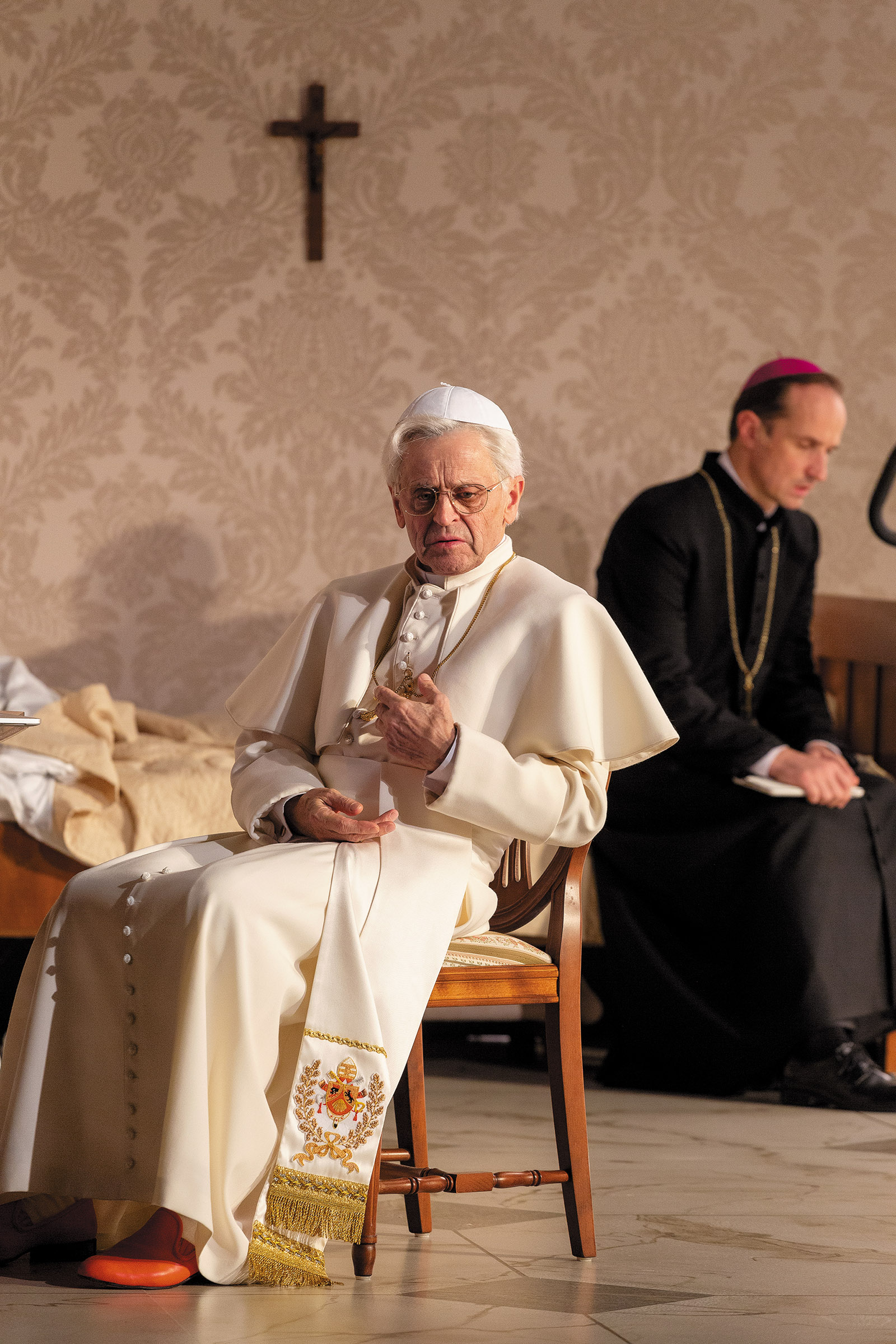 Mikhail Baryshnikov as Benedict XVI and Kaspars Znotiņš as Georg Gänswein in The White Helicopter at the New Riga Theater