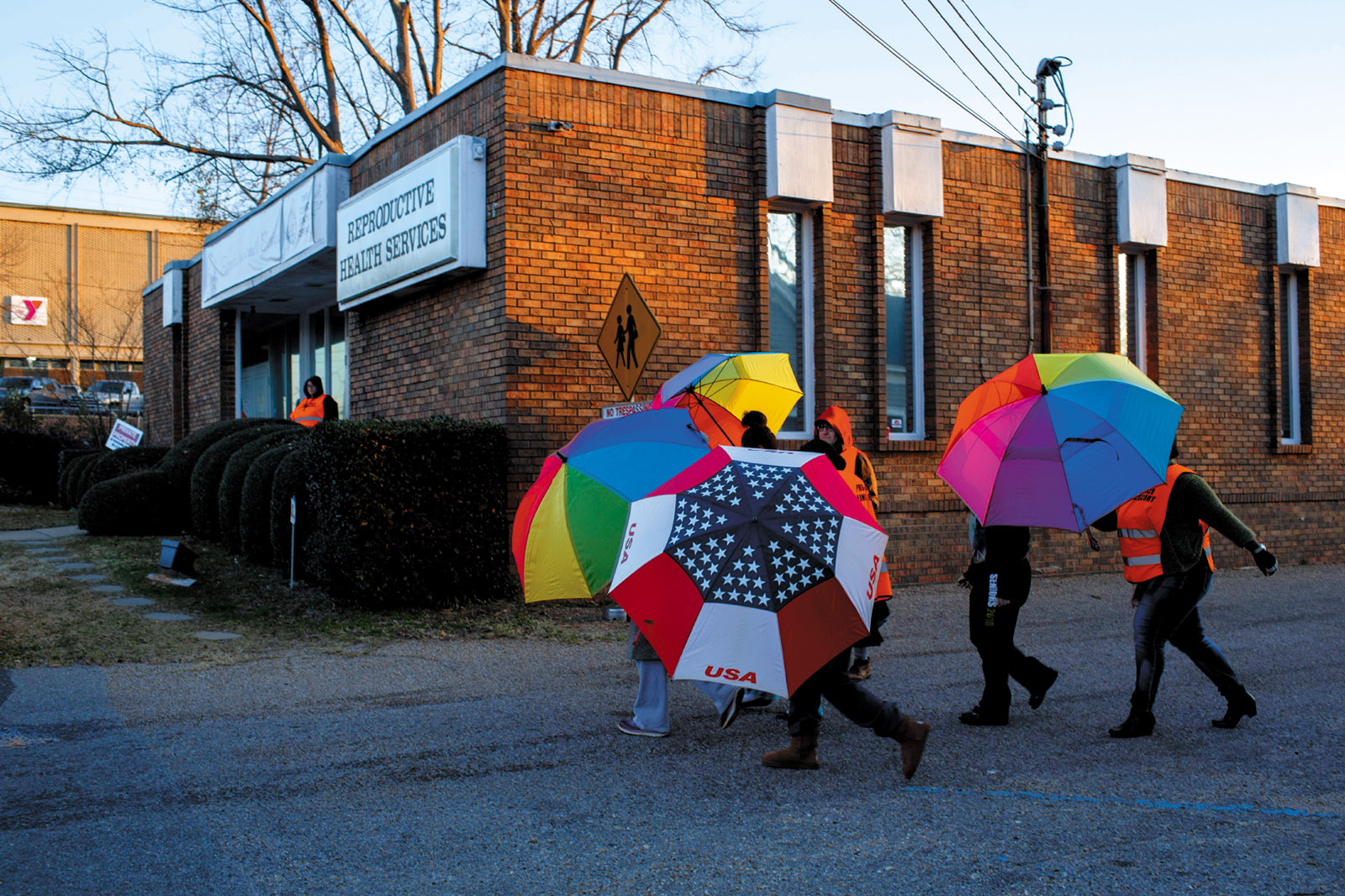 Volunteers shielding arrivals at an abortion clinic, Montgomery, Texas