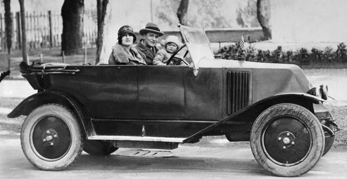 F. Scott Fitzgerald, Zelda, and daughter Scottie in an automobile